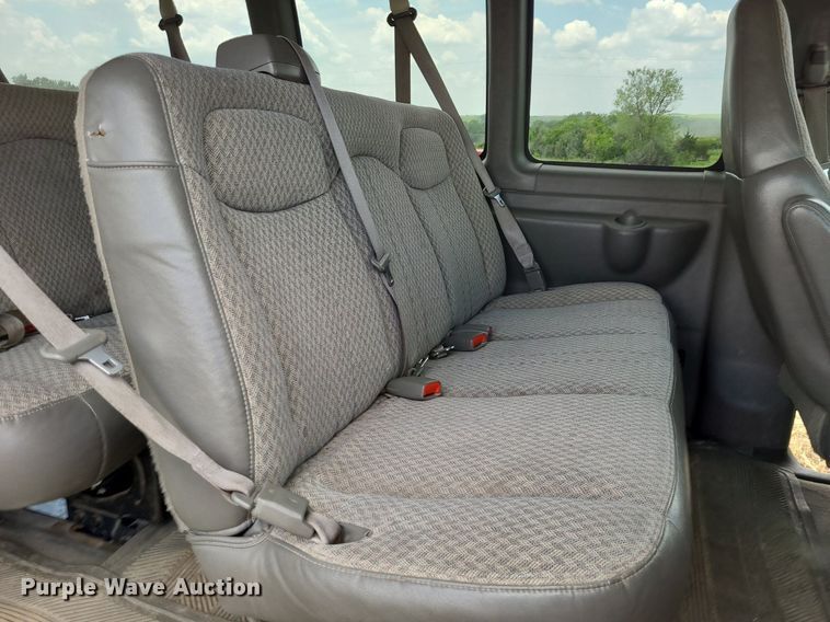 image for item DK1947 2006 Chevrolet Express 3500  van