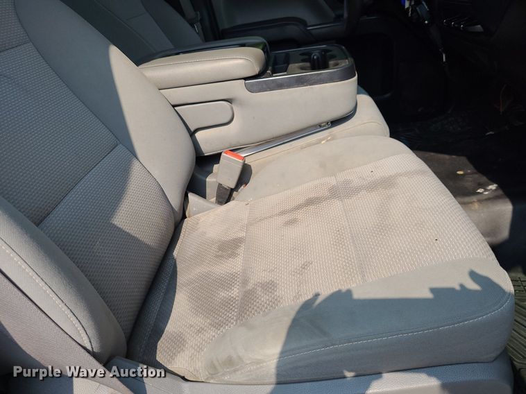 image for item DK1955 2016 Chevrolet Silverado 2500HD  Crew Cab pickup truck