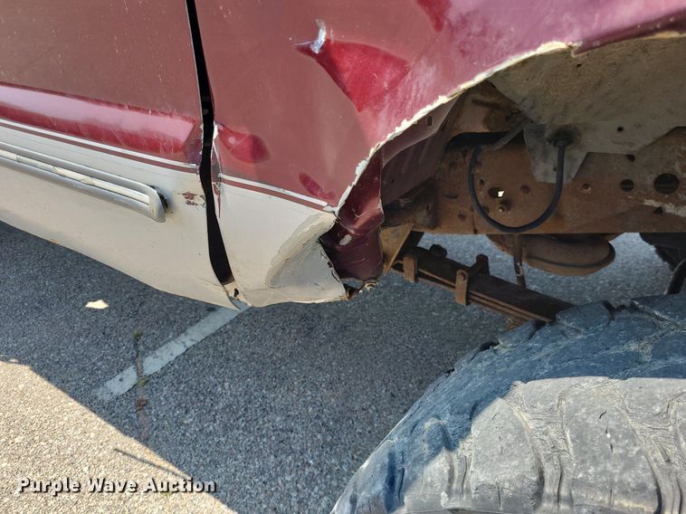 image for item DK1969 2000 Ford F250 Super Duty XLT  SuperCab flatbed pickup truck