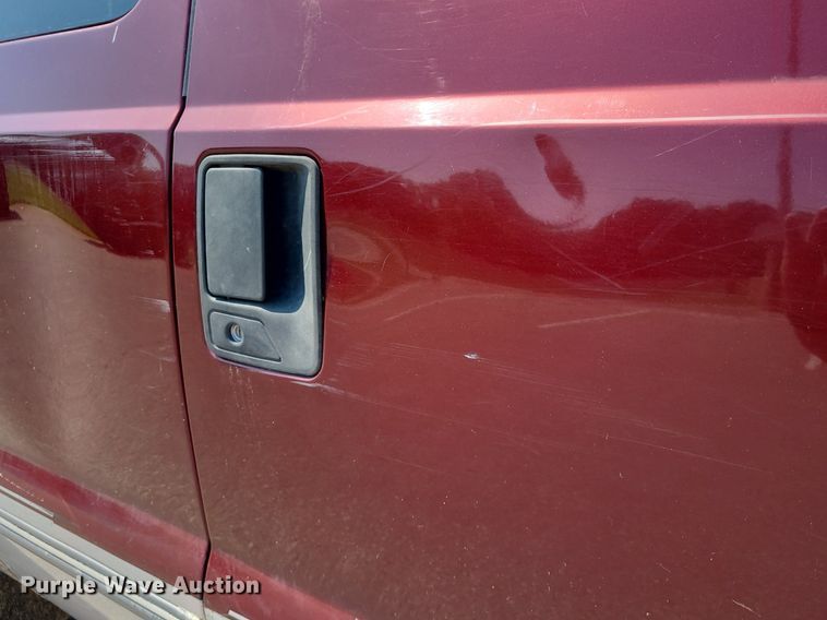 image for item DK1969 2000 Ford F250 Super Duty XLT  SuperCab flatbed pickup truck