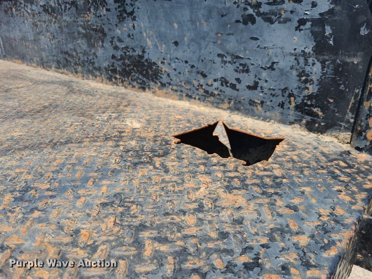 image for item DK1969 2000 Ford F250 Super Duty XLT  SuperCab flatbed pickup truck