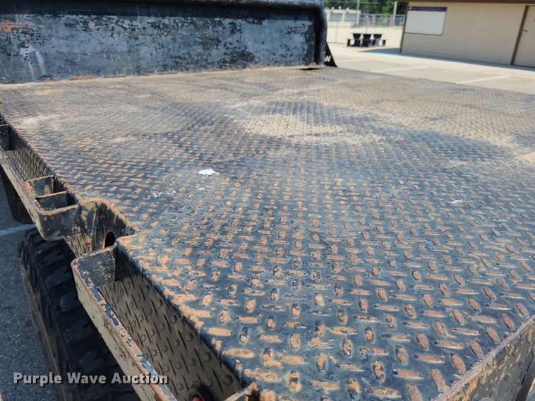 image for item DK1969 2000 Ford F250 Super Duty XLT  SuperCab flatbed pickup truck