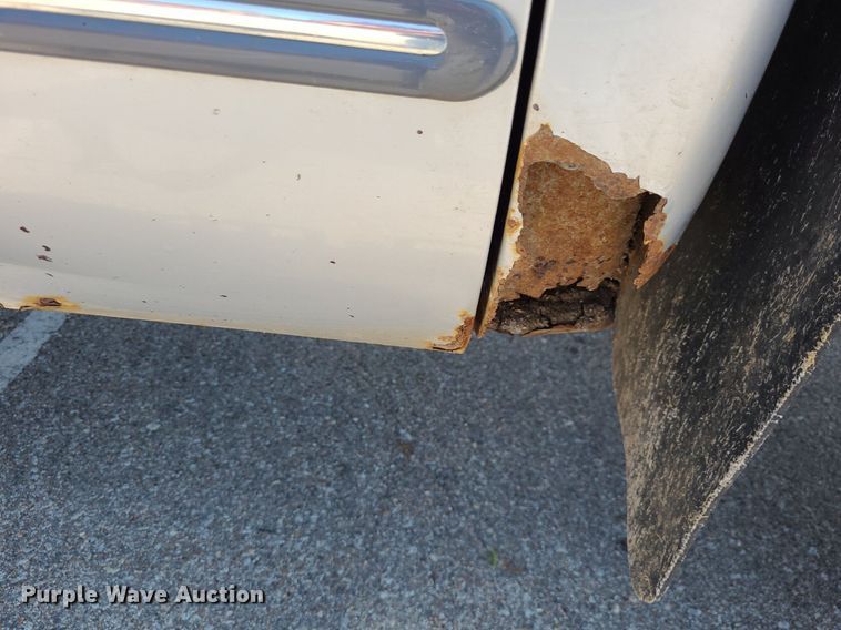 image for item DK1969 2000 Ford F250 Super Duty XLT  SuperCab flatbed pickup truck