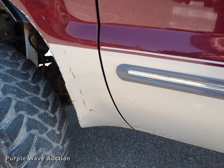 image for item DK1969 2000 Ford F250 Super Duty XLT  SuperCab flatbed pickup truck