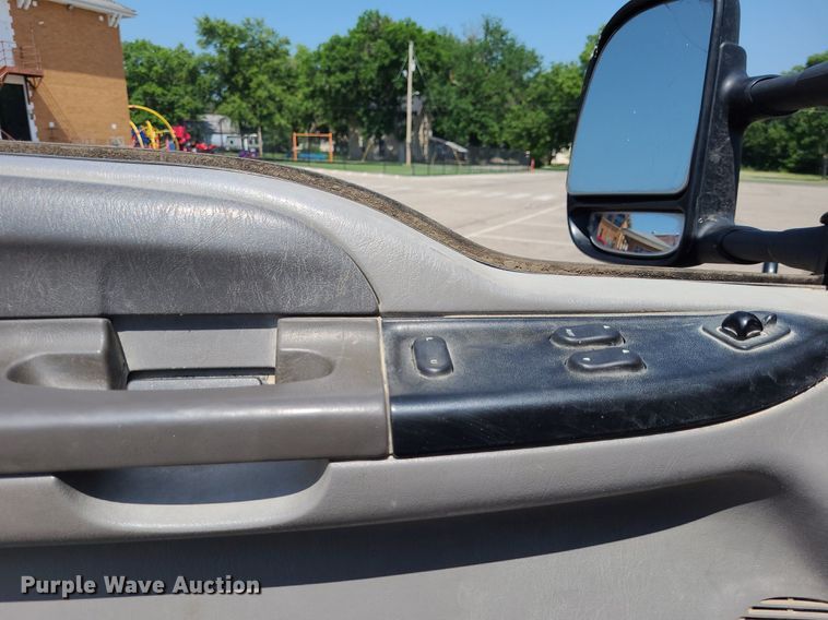 image for item DK1969 2000 Ford F250 Super Duty XLT  SuperCab flatbed pickup truck