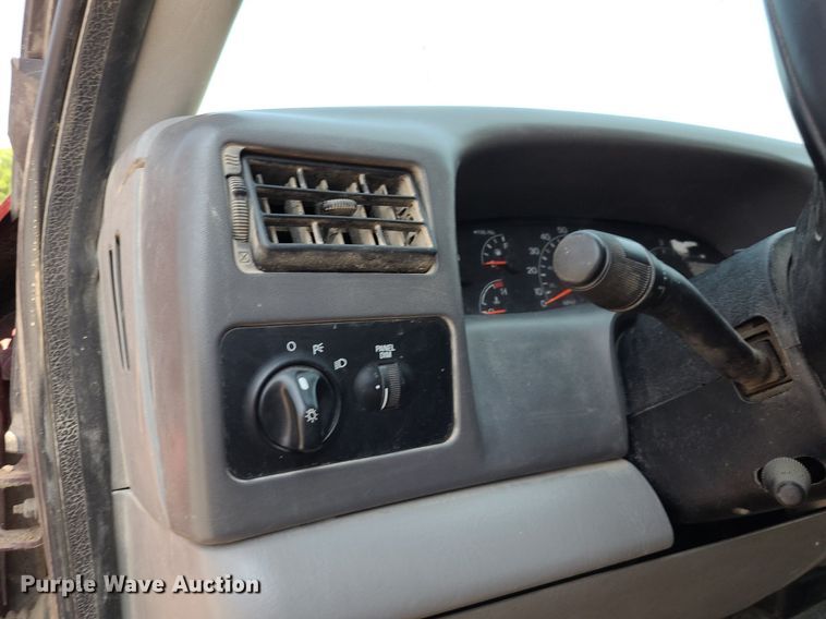 image for item DK1969 2000 Ford F250 Super Duty XLT  SuperCab flatbed pickup truck