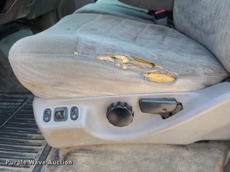 image for item DK1969 2000 Ford F250 Super Duty XLT  SuperCab flatbed pickup truck