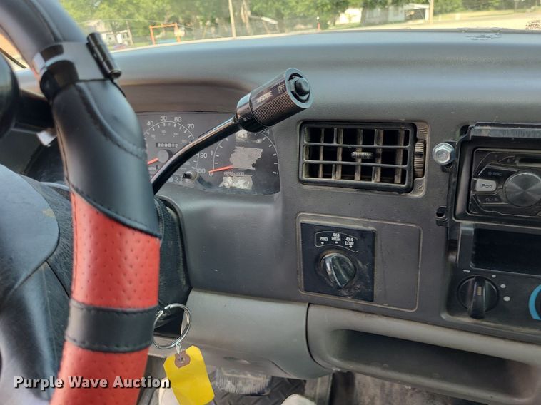 image for item DK1969 2000 Ford F250 Super Duty XLT  SuperCab flatbed pickup truck