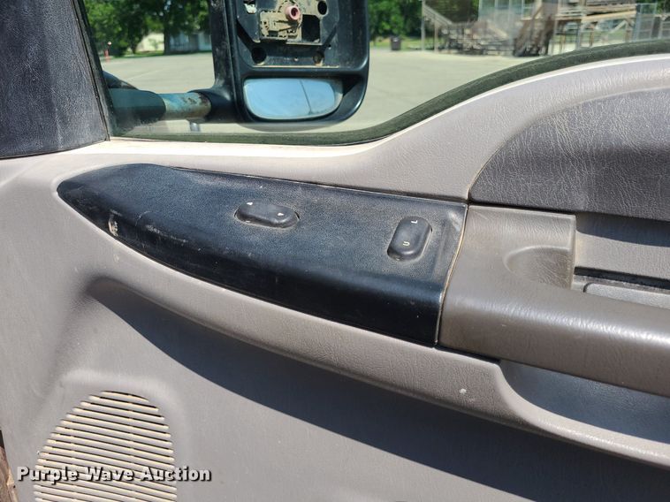 image for item DK1969 2000 Ford F250 Super Duty XLT  SuperCab flatbed pickup truck