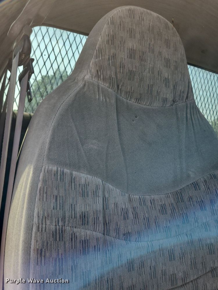 image for item DK1969 2000 Ford F250 Super Duty XLT  SuperCab flatbed pickup truck