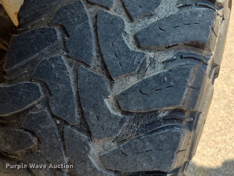 image for item DK1969 2000 Ford F250 Super Duty XLT  SuperCab flatbed pickup truck