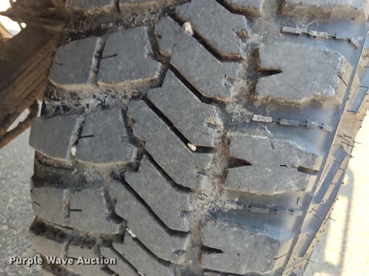 image for item DK1969 2000 Ford F250 Super Duty XLT  SuperCab flatbed pickup truck