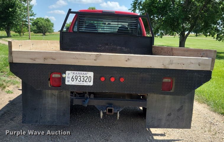image for item DK1970 2004 Ford F350 Super Duty XL Crew Cab flatbed pickup truck