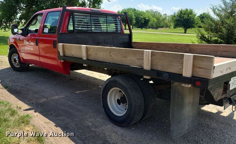 image for item DK1970 2004 Ford F350 Super Duty XL Crew Cab flatbed pickup truck