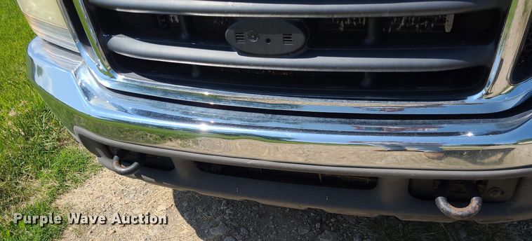 image for item DK1970 2004 Ford F350 Super Duty XL Crew Cab flatbed pickup truck