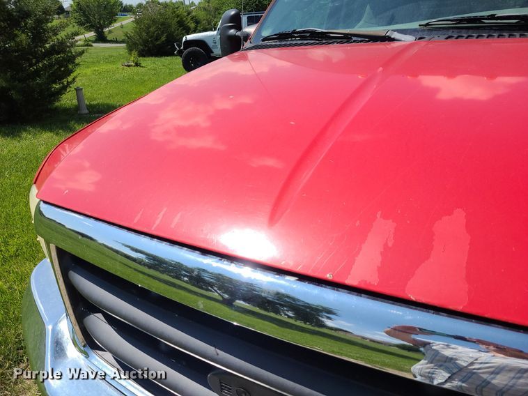 image for item DK1970 2004 Ford F350 Super Duty XL Crew Cab flatbed pickup truck