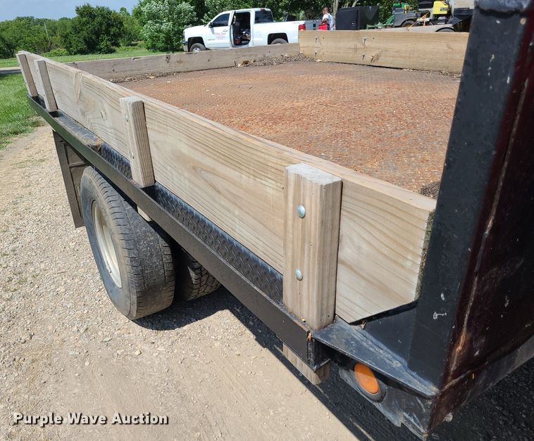 image for item DK1970 2004 Ford F350 Super Duty XL Crew Cab flatbed pickup truck