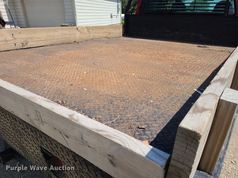 image for item DK1970 2004 Ford F350 Super Duty XL Crew Cab flatbed pickup truck