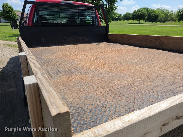 image for item DK1970 2004 Ford F350 Super Duty XL Crew Cab flatbed pickup truck