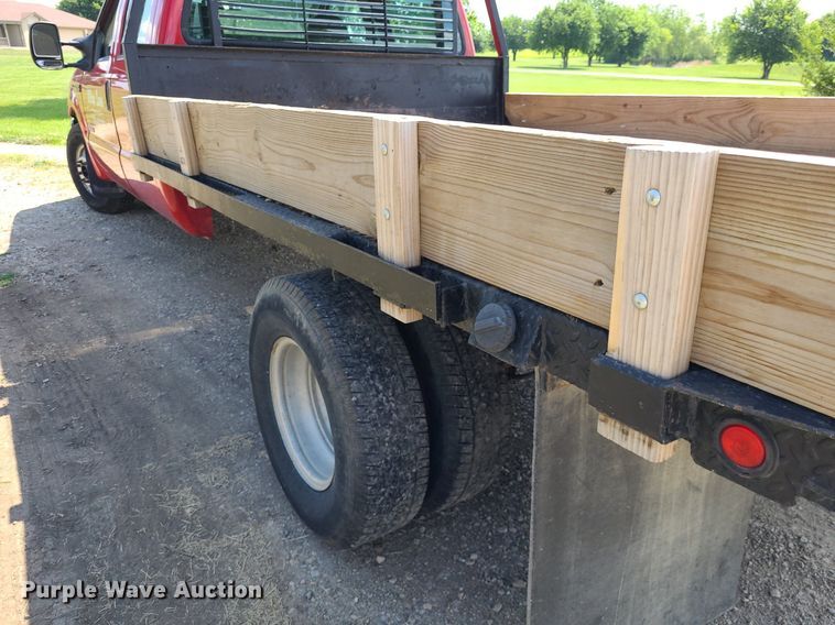 image for item DK1970 2004 Ford F350 Super Duty XL Crew Cab flatbed pickup truck