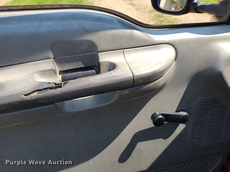 image for item DK1970 2004 Ford F350 Super Duty XL Crew Cab flatbed pickup truck