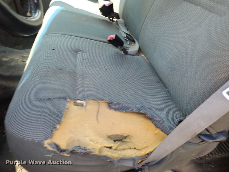 image for item DK1970 2004 Ford F350 Super Duty XL Crew Cab flatbed pickup truck