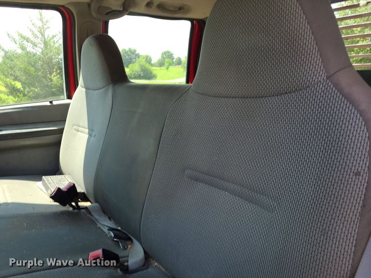 image for item DK1970 2004 Ford F350 Super Duty XL Crew Cab flatbed pickup truck