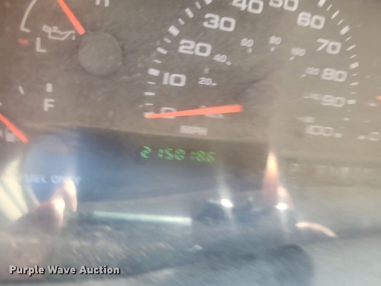 image for item DK1970 2004 Ford F350 Super Duty XL Crew Cab flatbed pickup truck