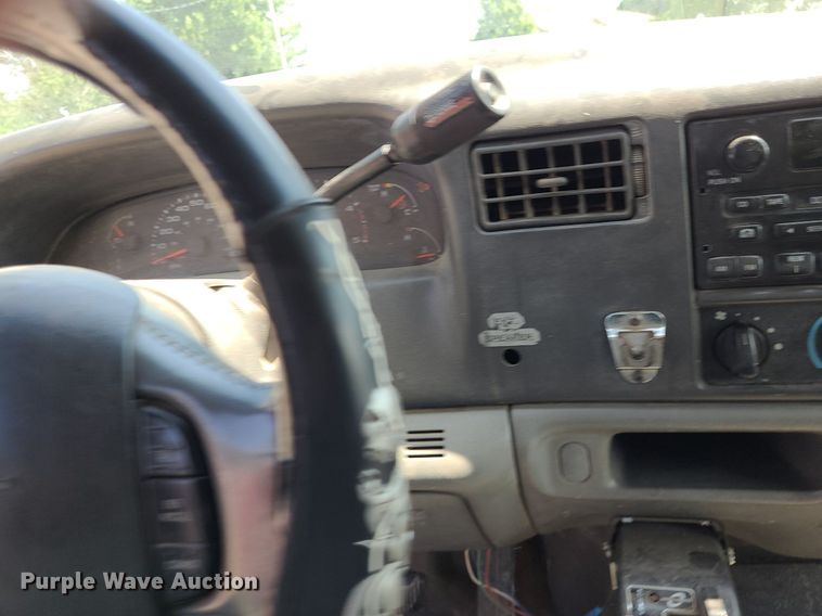 image for item DK1970 2004 Ford F350 Super Duty XL Crew Cab flatbed pickup truck