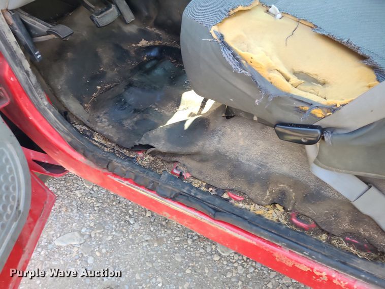 image for item DK1970 2004 Ford F350 Super Duty XL Crew Cab flatbed pickup truck