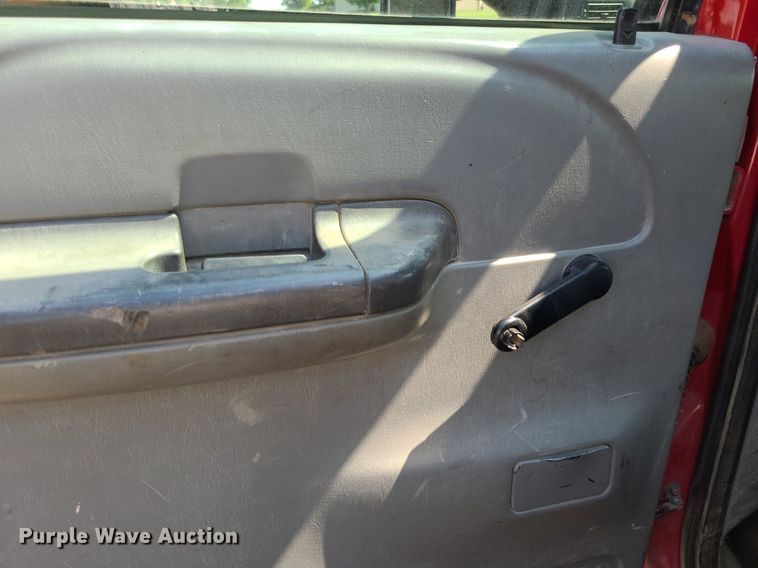 image for item DK1970 2004 Ford F350 Super Duty XL Crew Cab flatbed pickup truck