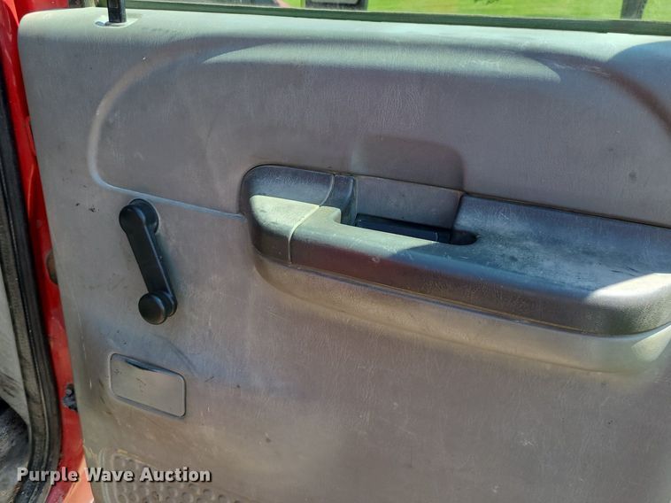 image for item DK1970 2004 Ford F350 Super Duty XL Crew Cab flatbed pickup truck