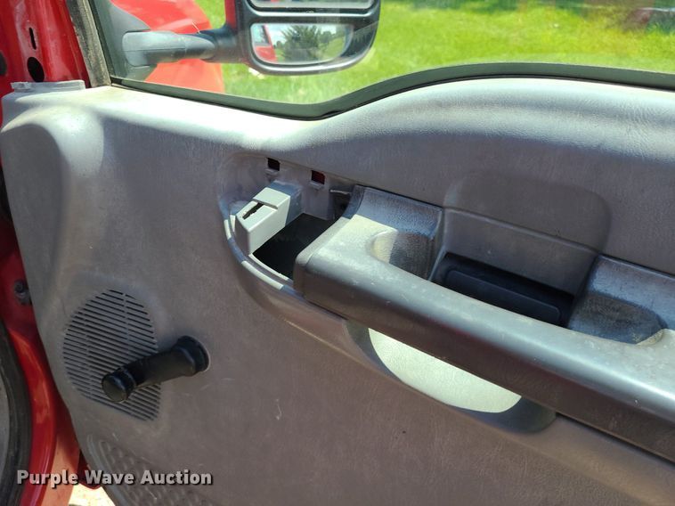 image for item DK1970 2004 Ford F350 Super Duty XL Crew Cab flatbed pickup truck