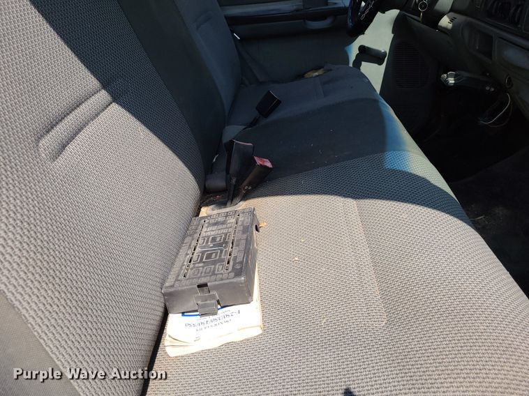 image for item DK1970 2004 Ford F350 Super Duty XL Crew Cab flatbed pickup truck