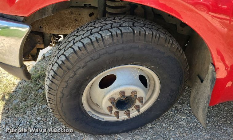 image for item DK1970 2004 Ford F350 Super Duty XL Crew Cab flatbed pickup truck