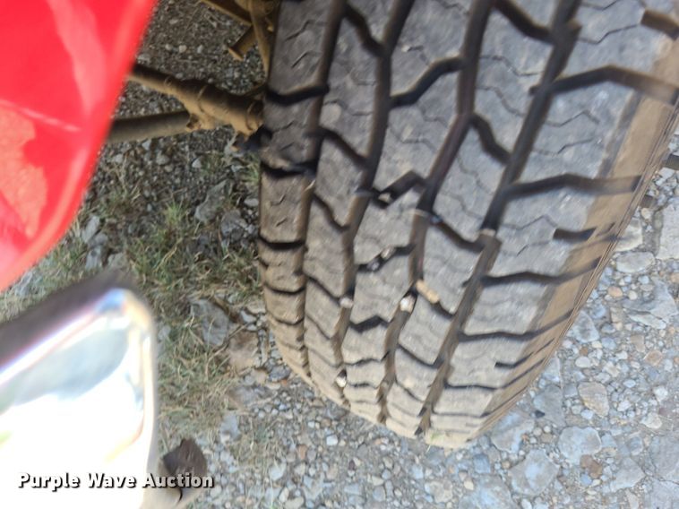 image for item DK1970 2004 Ford F350 Super Duty XL Crew Cab flatbed pickup truck