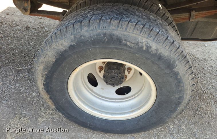 image for item DK1970 2004 Ford F350 Super Duty XL Crew Cab flatbed pickup truck