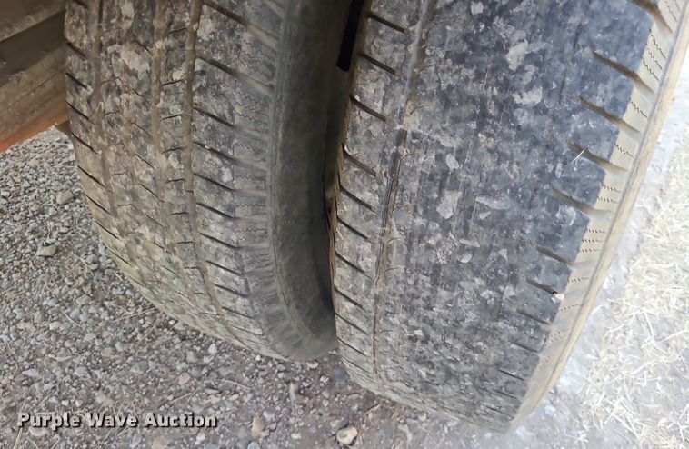 image for item DK1970 2004 Ford F350 Super Duty XL Crew Cab flatbed pickup truck