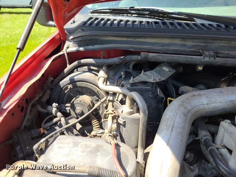 image for item DK1970 2004 Ford F350 Super Duty XL Crew Cab flatbed pickup truck