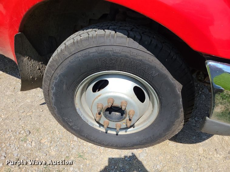 image for item DK1970 2004 Ford F350 Super Duty XL Crew Cab flatbed pickup truck