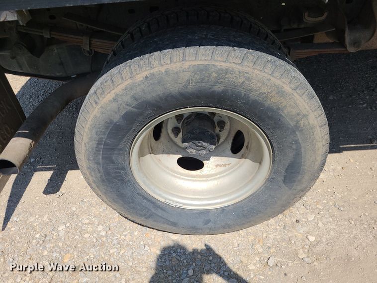 image for item DK1970 2004 Ford F350 Super Duty XL Crew Cab flatbed pickup truck