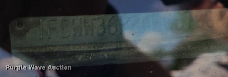 image for item DK1970 2004 Ford F350 Super Duty XL Crew Cab flatbed pickup truck