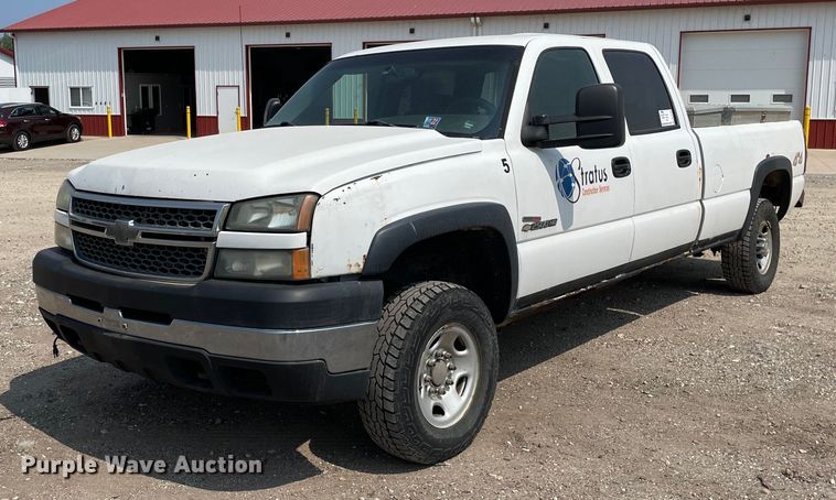 image for item DL3786 2005 Chevrolet Silverado 2500HD  Crew Cab pickup truck