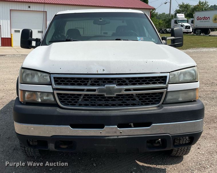 image for item DL3786 2005 Chevrolet Silverado 2500HD  Crew Cab pickup truck