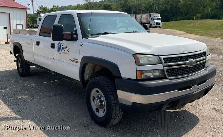 image for item DL3786 2005 Chevrolet Silverado 2500HD  Crew Cab pickup truck