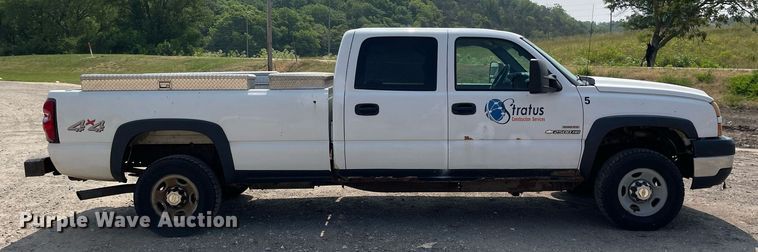 image for item DL3786 2005 Chevrolet Silverado 2500HD  Crew Cab pickup truck