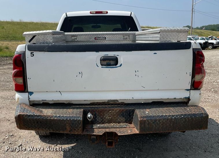 image for item DL3786 2005 Chevrolet Silverado 2500HD  Crew Cab pickup truck