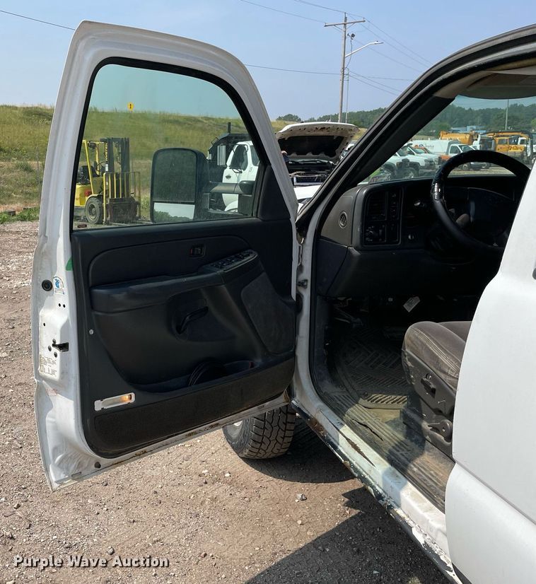 image for item DL3786 2005 Chevrolet Silverado 2500HD  Crew Cab pickup truck