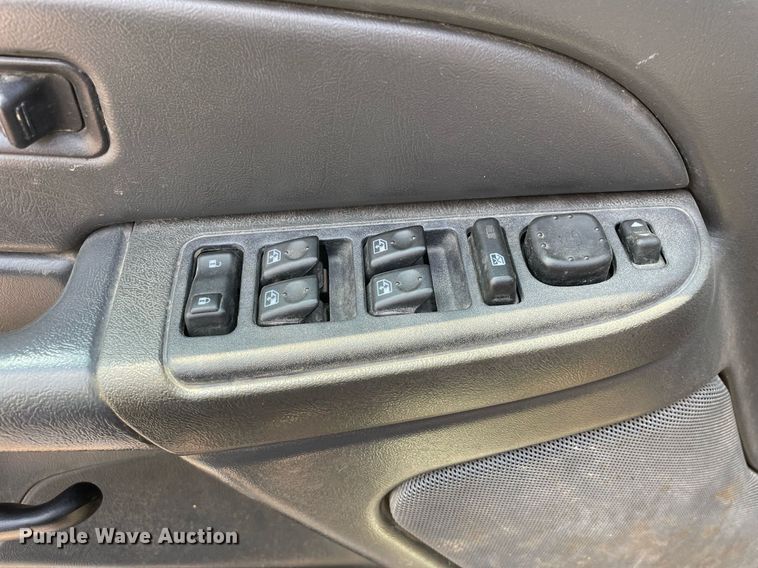 image for item DL3786 2005 Chevrolet Silverado 2500HD  Crew Cab pickup truck