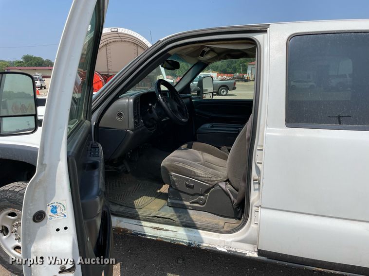 image for item DL3786 2005 Chevrolet Silverado 2500HD  Crew Cab pickup truck